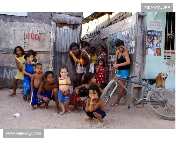 巴西里约贫民窟水上计划启动 12座悬浮泳池助万名儿童免费培训